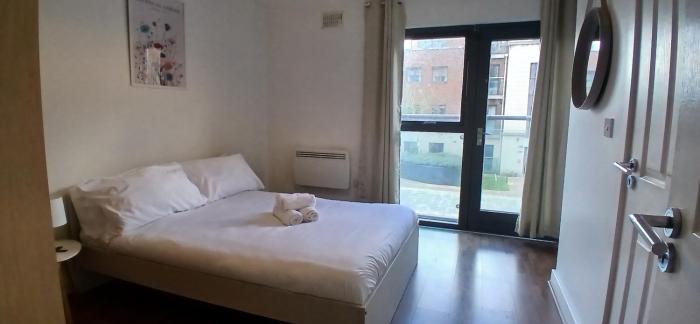 Spacious 2BR Apartment Only 15 Minutes to City