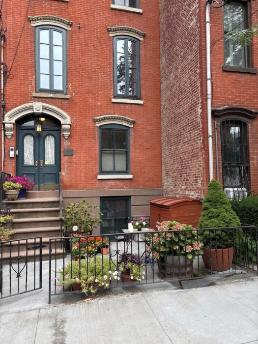 Historic 1869 Brownstone 15 min to NYC downtown