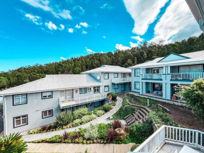 Lagoon View Retreat-Stylish 2BR in Central Knysna