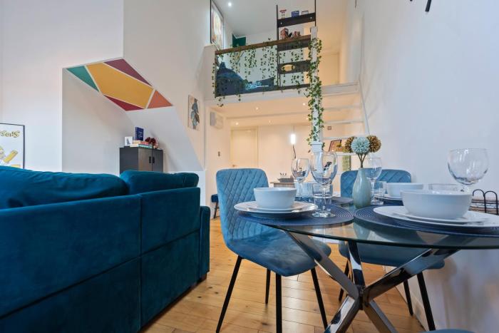 London City 1 Bed Flat with Unique Loft LONG TERM STAYS SLEEPS