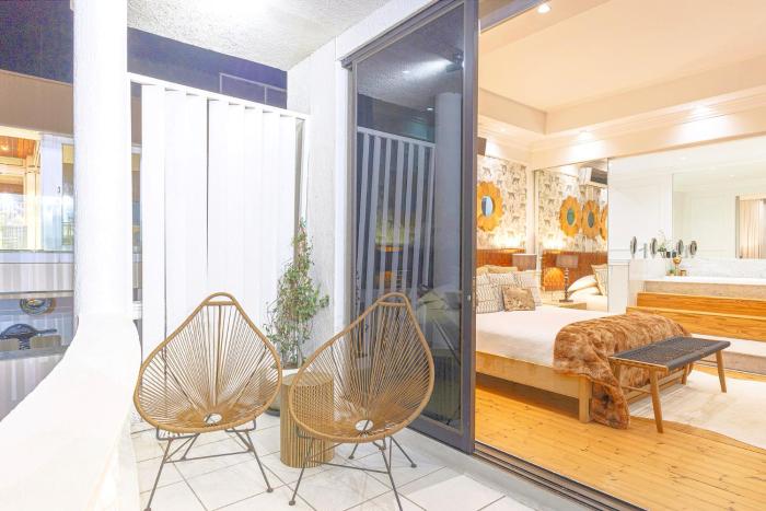 Clifton YOLO Spaces - Beachfront Duo Apartment