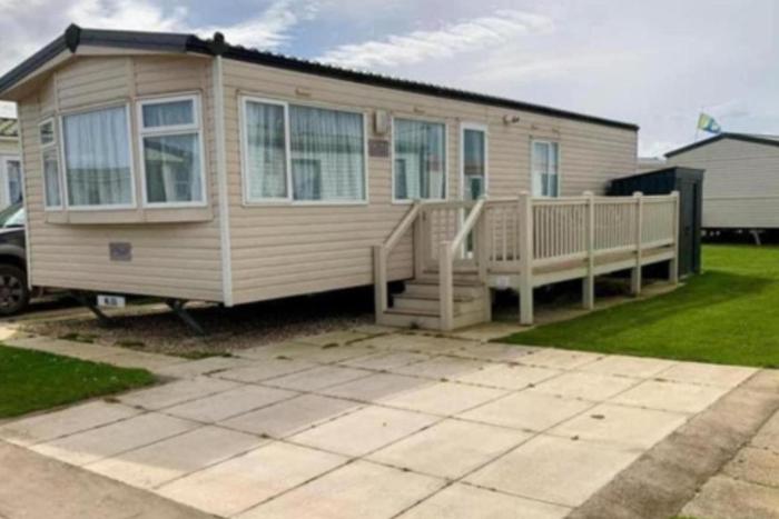 Lodge - Sleeps 6 - Patio - Parking - Beach Close