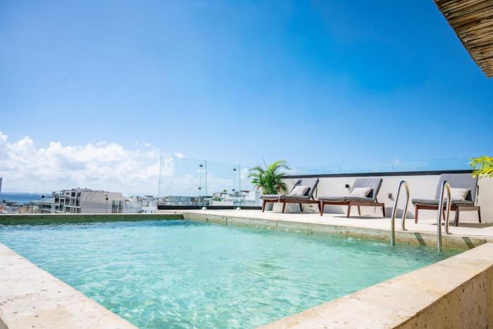 Trendy Studio w Pool Parking Walk to Beach