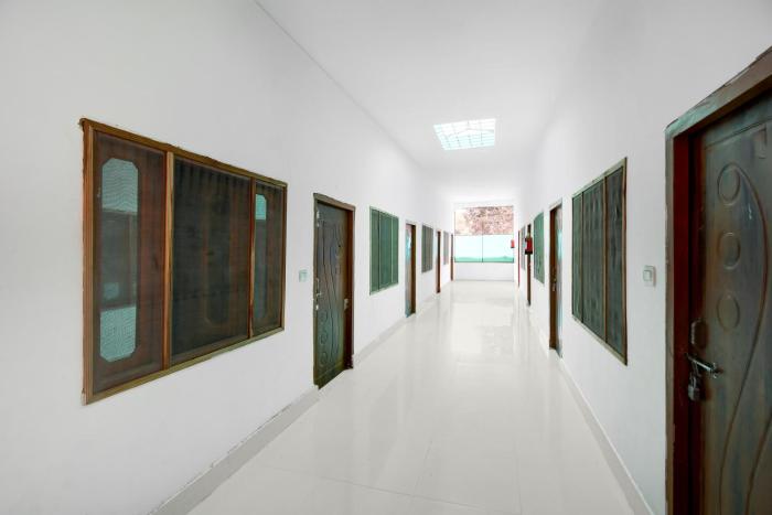 SPOT ON by OYO Royal Hotel