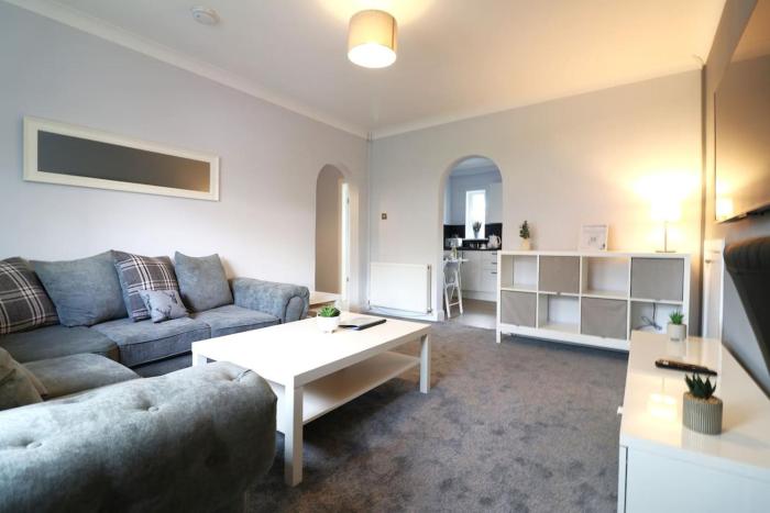Lovely 2 BR flat, sleeps 4