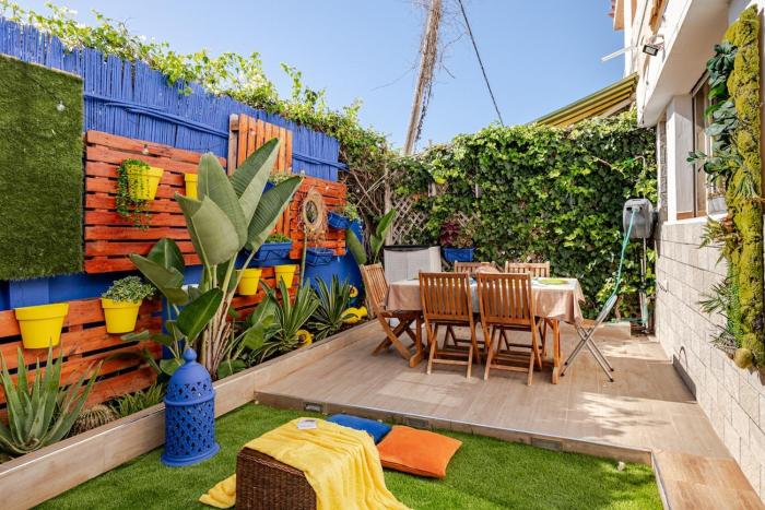 4 min à pied de la Plage, 3 BR, Piscine, Parking