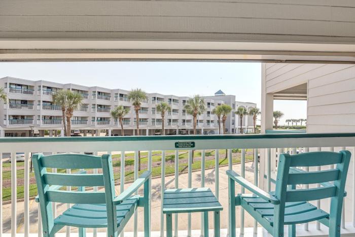 Steps to Galveston Beach Corner-Unit Condo!