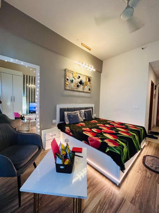 Stay near Expo mart -Modern loft overlooking the city