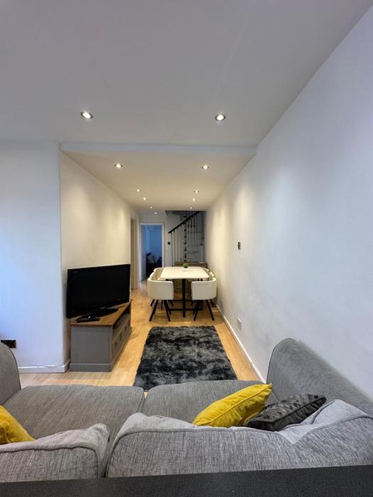 Unique 3 Bed Flat and Cinema Room