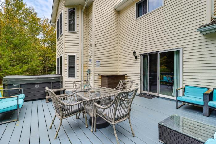 Fire Pit and Hot Tub Peaceful Poconos Farms Getaway