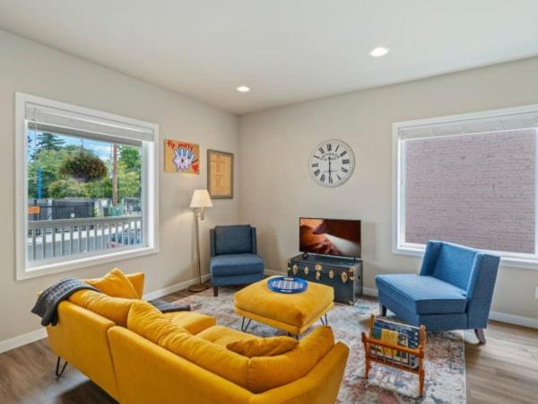 The Meadow - Elegant 3BR Getaway - Near Wright Park & Gazebo