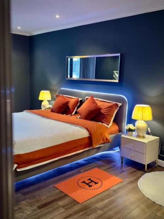 Omni Tower Sukhumvit Nana - Luxury Condominium