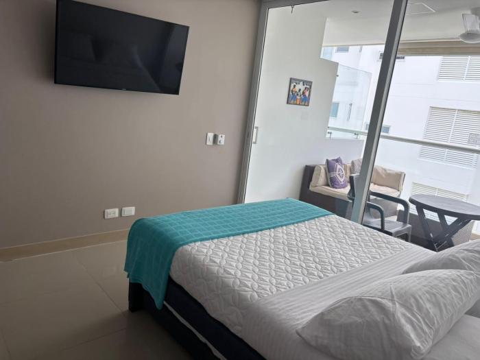 Apto con playa, hotel y piscina