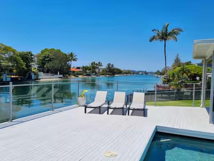 Waterfront Oasis Palm Beach 4BR, Pool & Spa