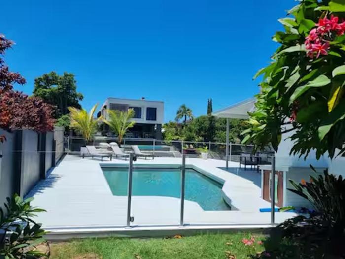 Waterfront Oasis Palm Beach 4BR, Pool & Spa