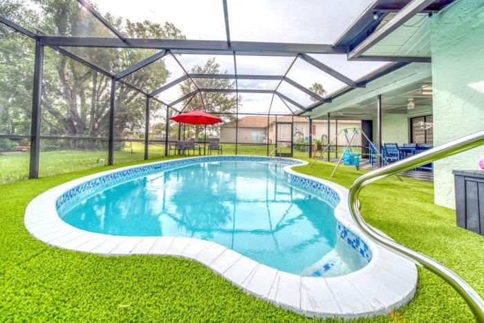 Kids- Friendly Stay in Cape! Heated Pool- Tesla charger & SPA
