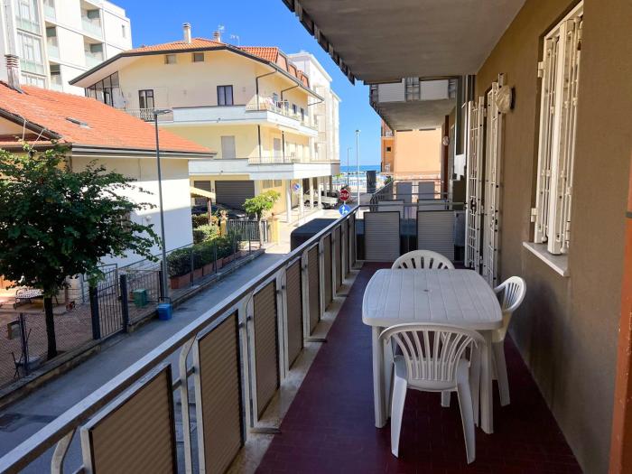 28 Trilocale a pochi passi dal mare