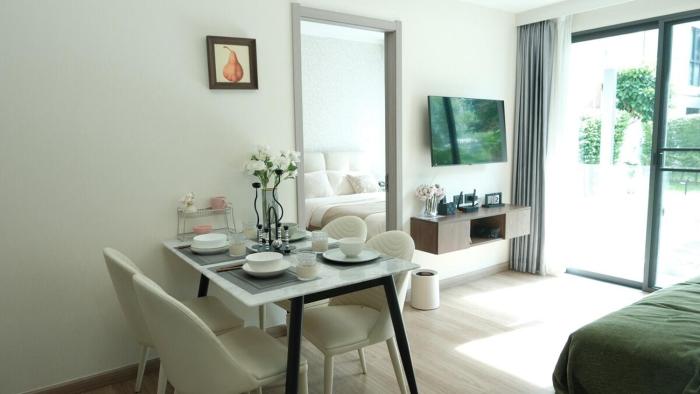 Chiang Mai the one C Pool view Two bedrooms and two bathrooms for five people Fully equipped Cooking allowed Preferred residence