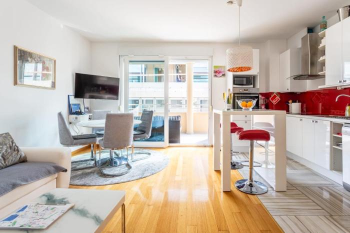 Apartment in Split near Beach with balcony, air conditioning, WiFi 5141-1