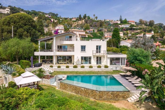 Stunning villa with sea view in Vallauris