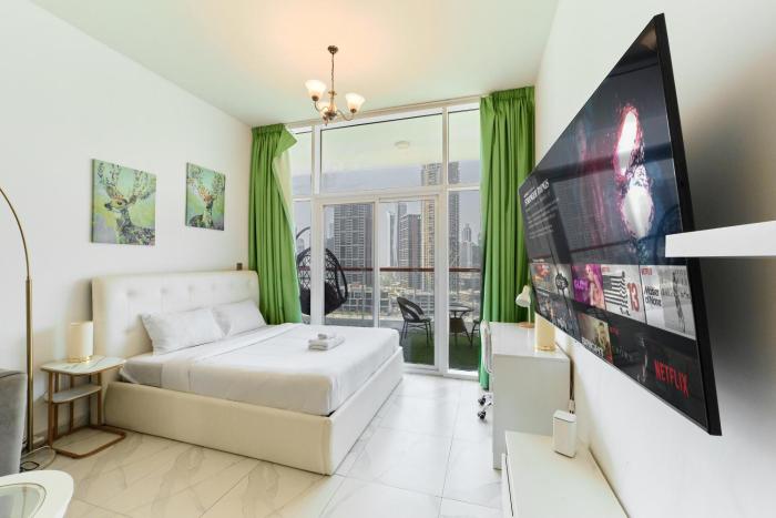 Modern Studio With Iconic Burj Khalifa & Canal Views