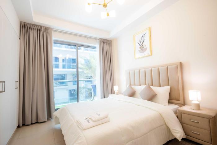 Seafront Modern 1BR property with Beach and Pool in Al Marjan Island