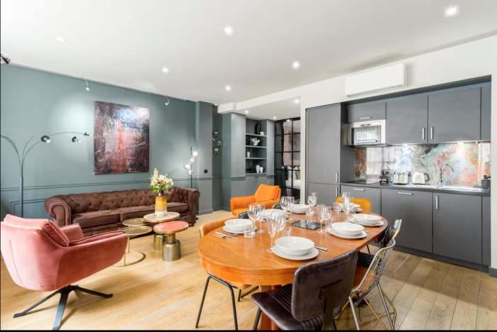 Place des Vosges Apartment with Air Conditioning