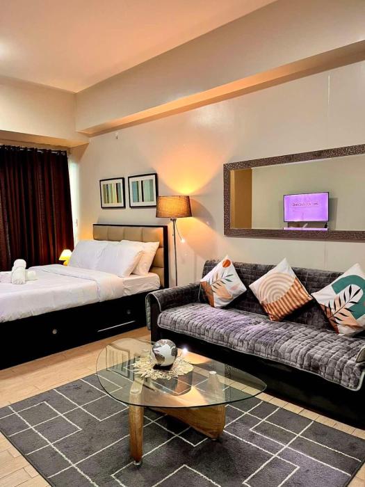 Big Studio Unit in Newport near NAIA w Balcony