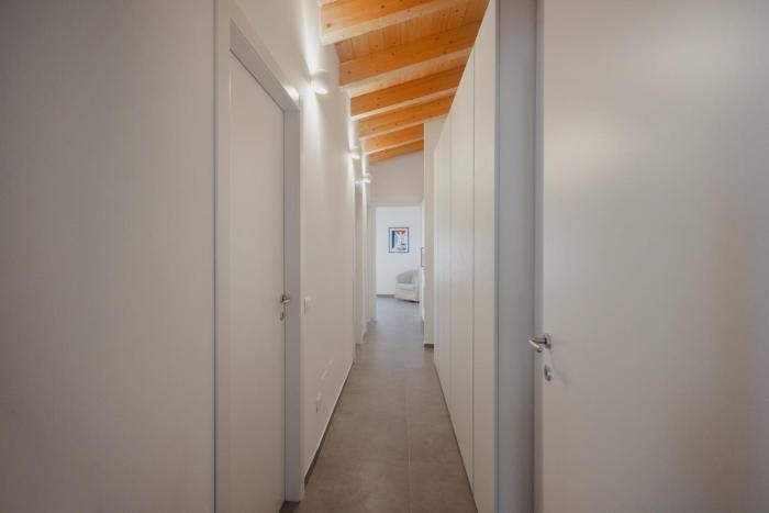 GoHost - The Corridor near the Station