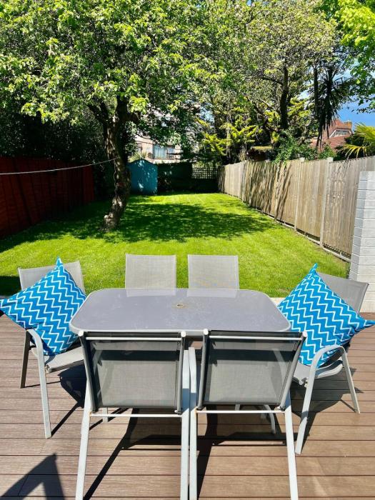 Boscombe Pier 10 min walk