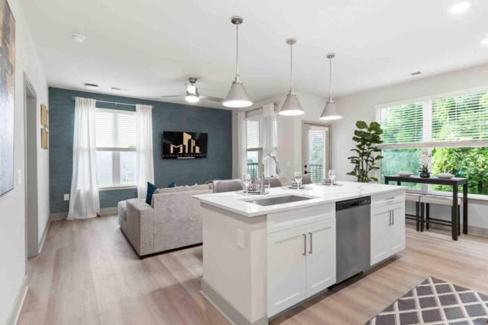Stylish Living 5 Min From Downtown