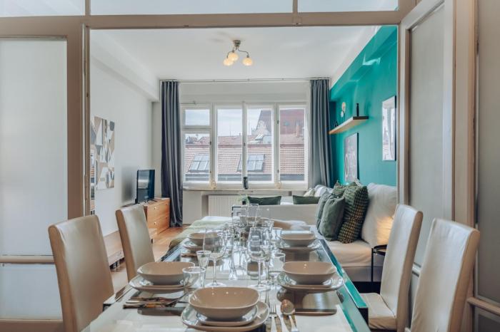 Downtown 2BD riverside apartment near dancing house