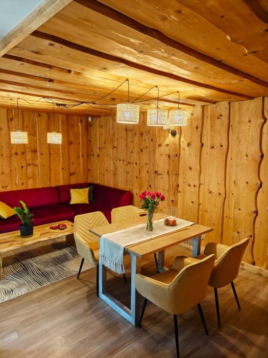 DOMEK NA GÓRACH z GORĄCĄ BALIĄ i SAUNĄ