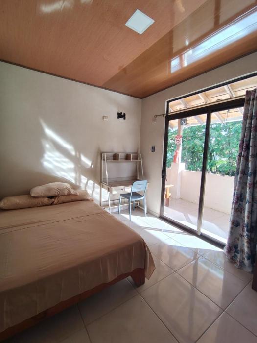 Quiet room with AC close to the beach