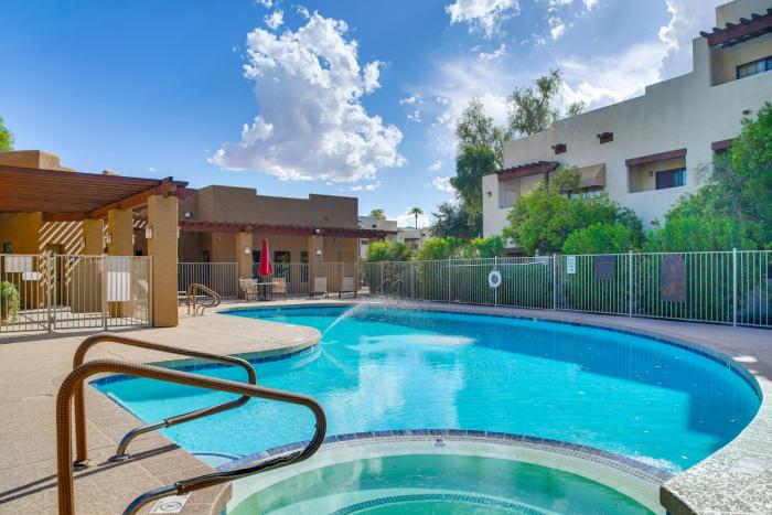 Condo 1 Mi to South Mountain Park! Unwind Poolside