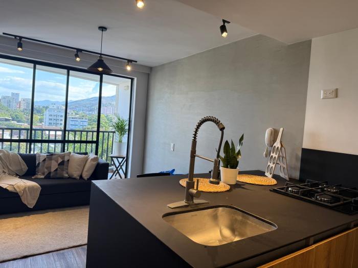 Flora travel house