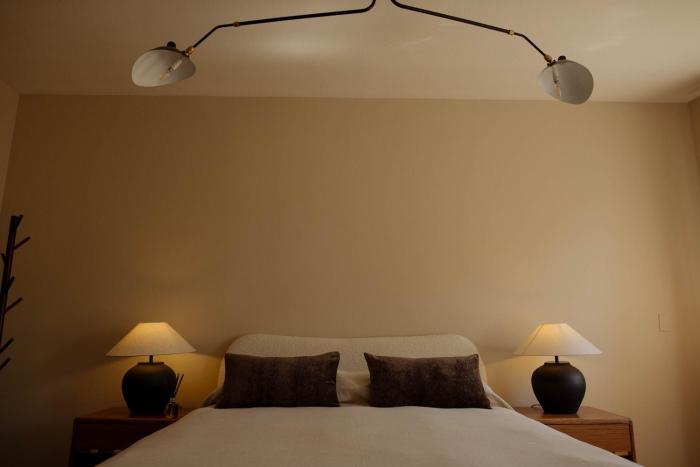 Modern Studio in Beachwood Canyon