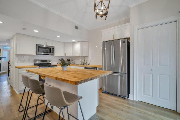 Lynwood Collection on Forsyth 3A by Lucky Savannah