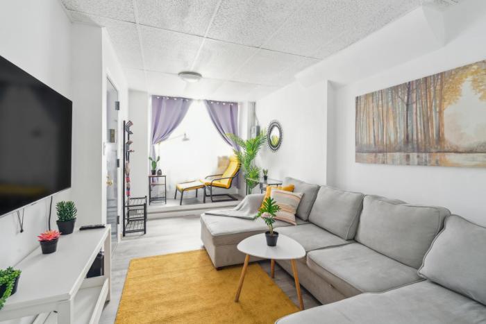 Elegant 2 Bedroom Unit Near Chinatown