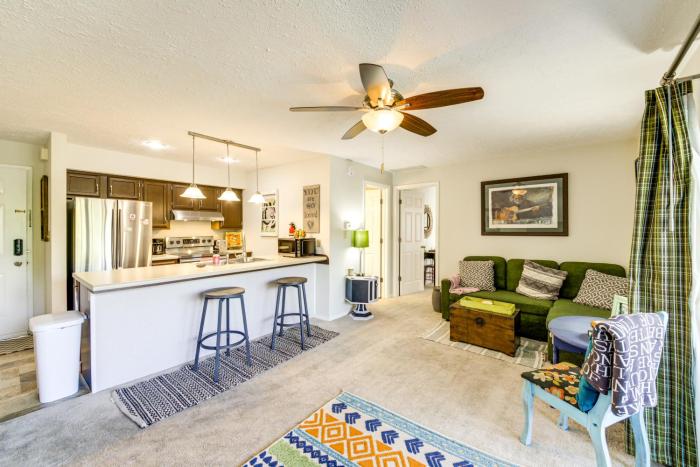 3 Mi to IU Dog-Friendly Condo with Pool Access!