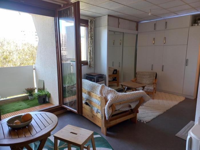 Studio avec balcon et parking