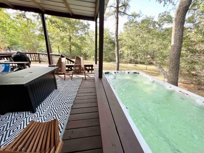 Swim Spa Billiards in Pineforest Spacious Home