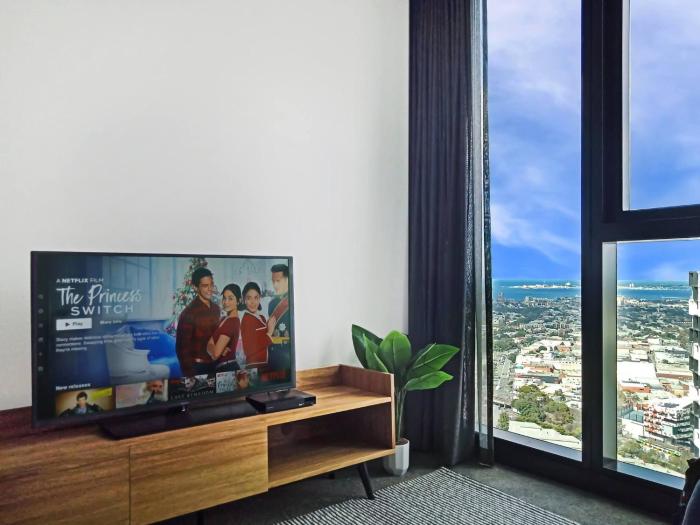 Southbank 2BR High City Views enjoy Wine, Gym, Pool, Wifi
