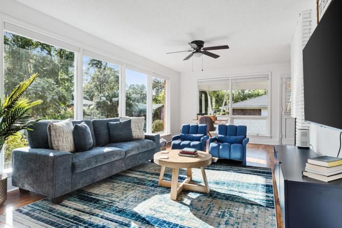 Orange Pit - 3BD 2BA Luxury Retreat - West Cola