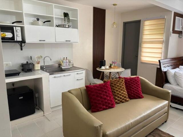 Dainty Den LF508 - Comfy & Chic Home beside Enchanted Kingdom