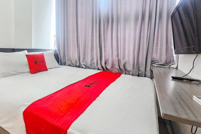 RedDoorz at Chanara Stay PVJ Bandung