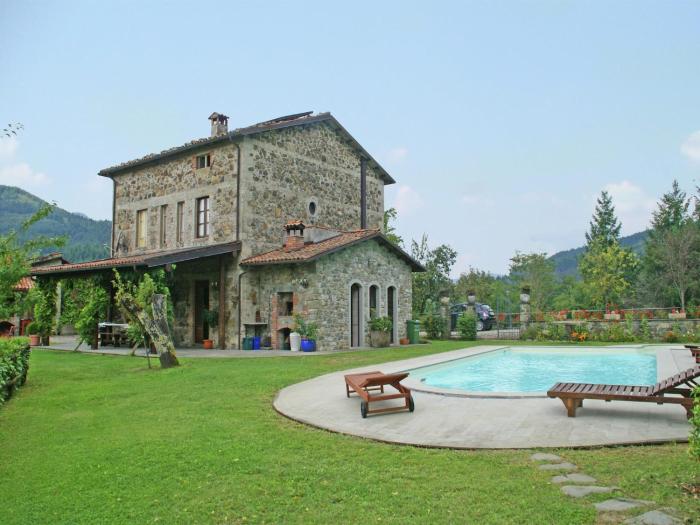 Villa in Tuscany with Private Pool & Garden