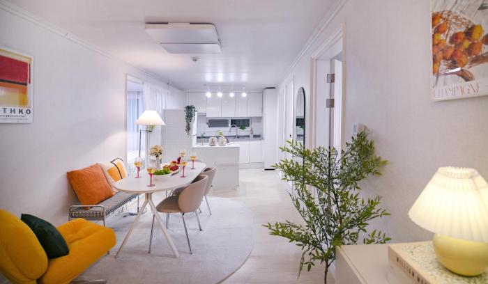 BTS Comeback Show at 광화문광장 혜화역 도보5분 3룸4bed 7인숙박 K-Demon hunters촬영지 낙산공원 도보3분 명동 동대문 경복궁 광화문10분