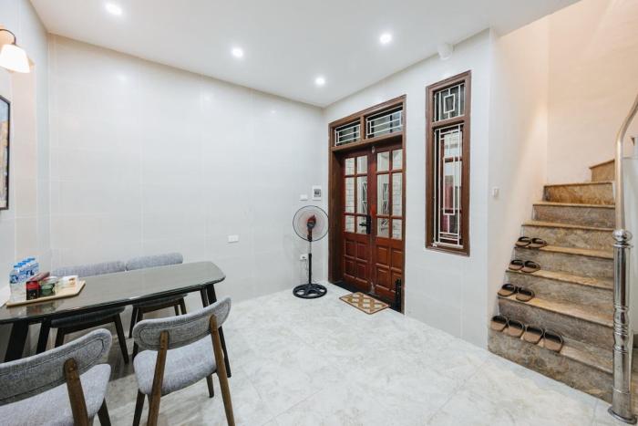 New house 4 bed 5 bath Old Quarter Center Near Market