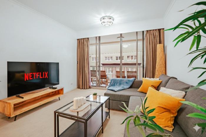 2 Bedroom Apartment Pyrmont with Pool and Gym Access